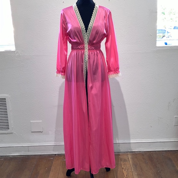 Vintage Other - Vintage pink with lace robe
